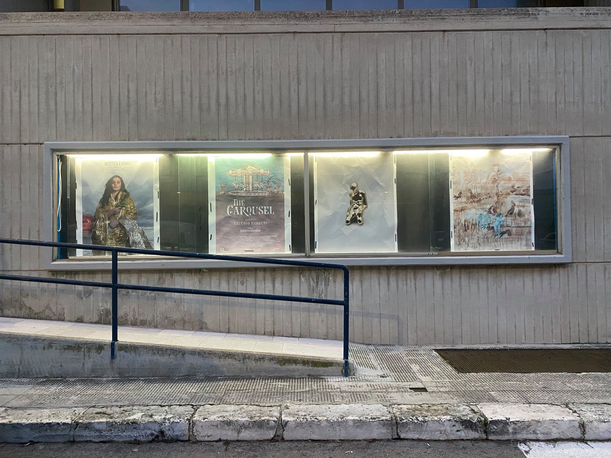 In Puglia le bacheche vuote dei cinema chiusi diventano contenitori per l’arte.